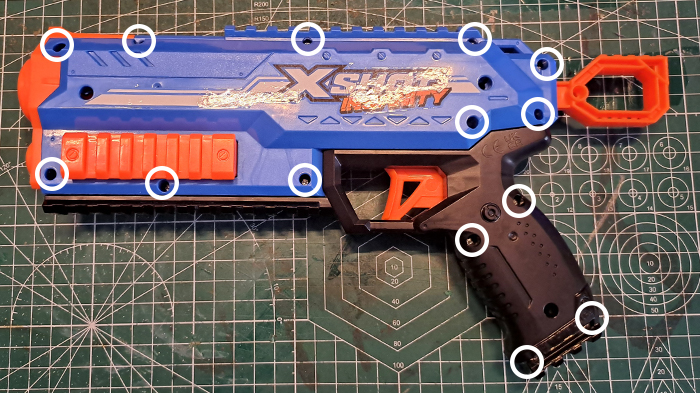 Schraubenpositionen X-Shot Manic