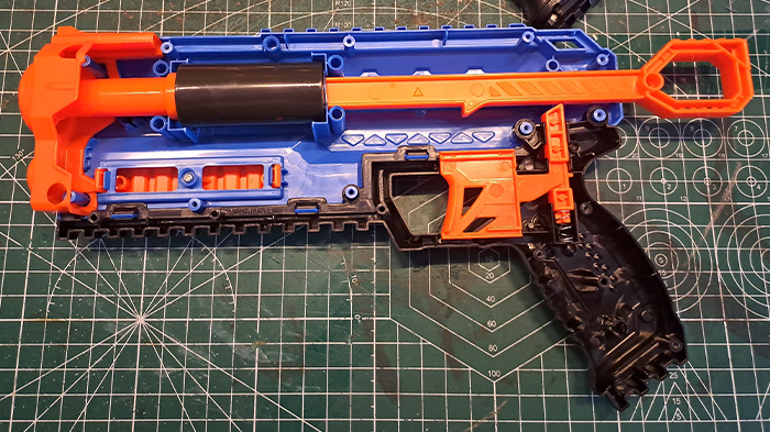 Geöffneter X-Shot Manic Blaster